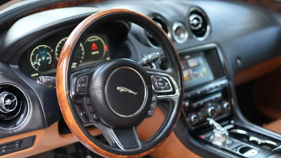 2016 Jaguar X351 XJ - Image 11 of 12