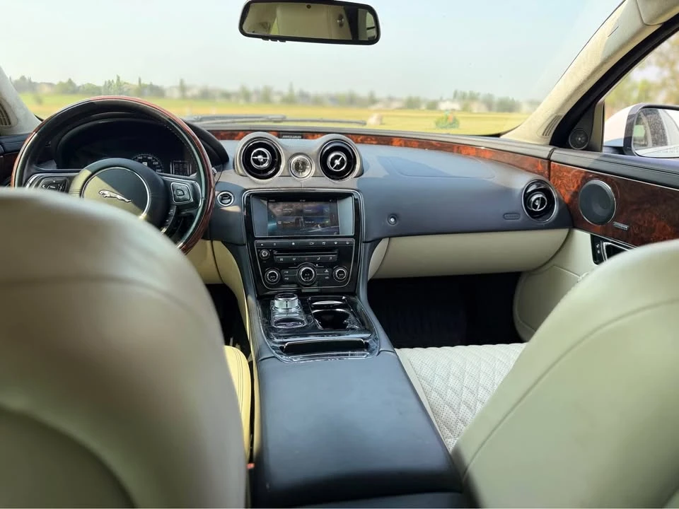 2016 Jaguar X351 XJ - Image 8 of 9