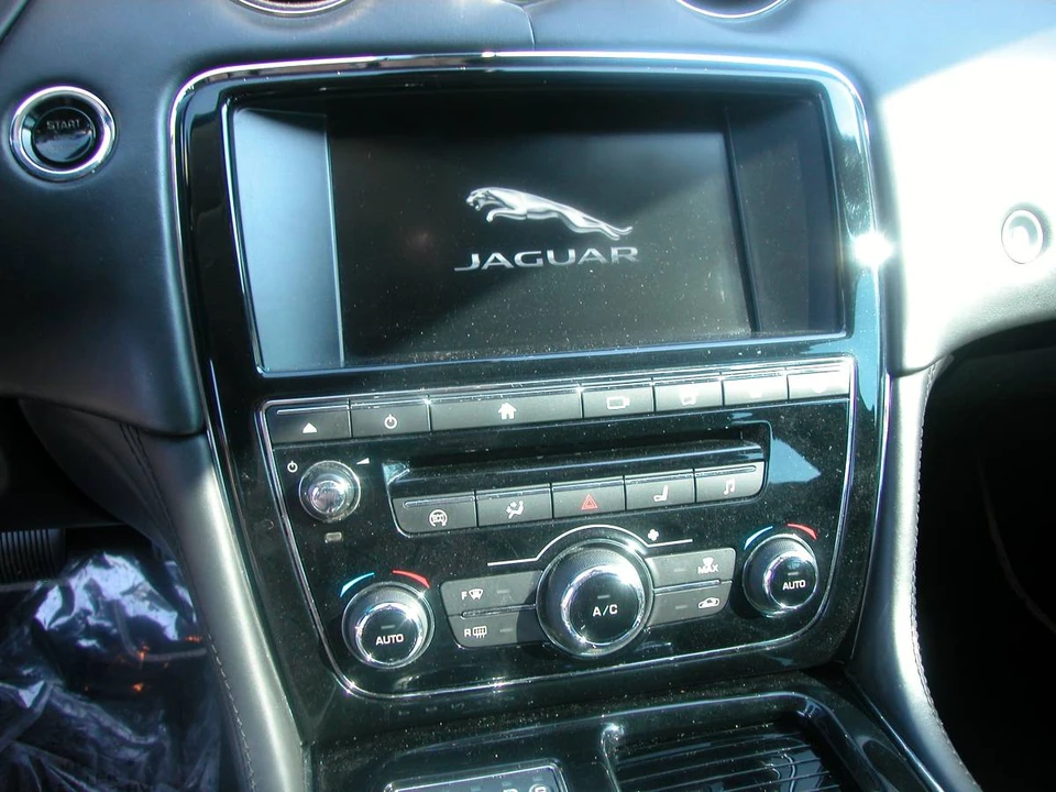 2016 Jaguar X351 XJ - Image 13 of 20