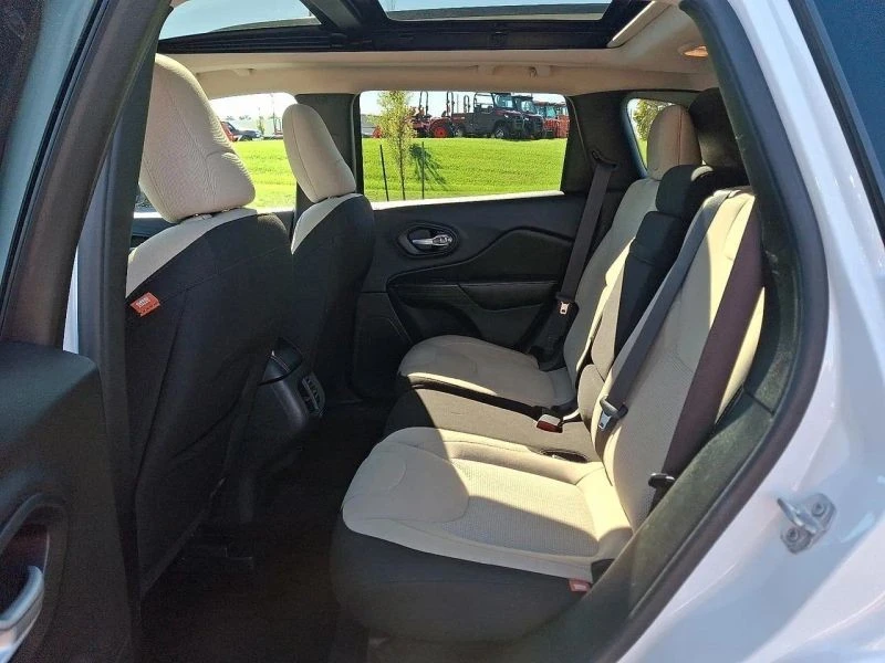 2016 Jeep KL Cherokee - Image 10 of 12