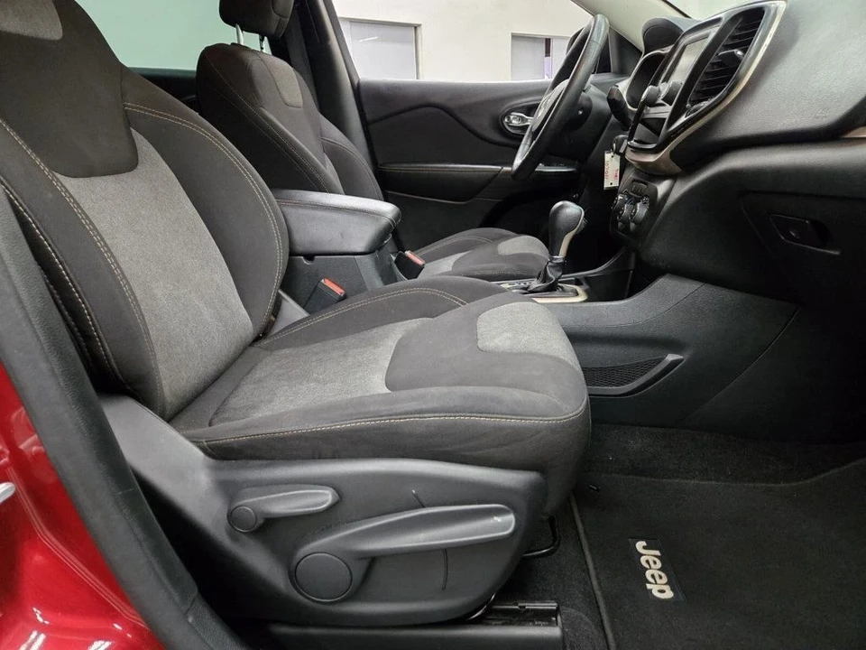 2016 Jeep KL Cherokee - Image 10 of 12