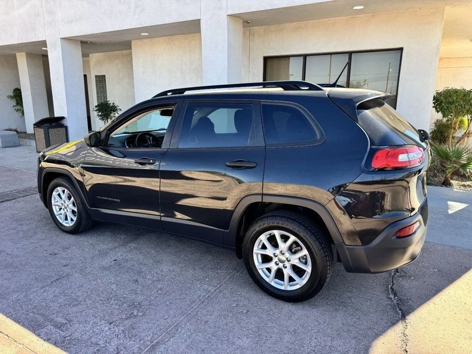 2016 Jeep KL Cherokee - Image 2 of 12