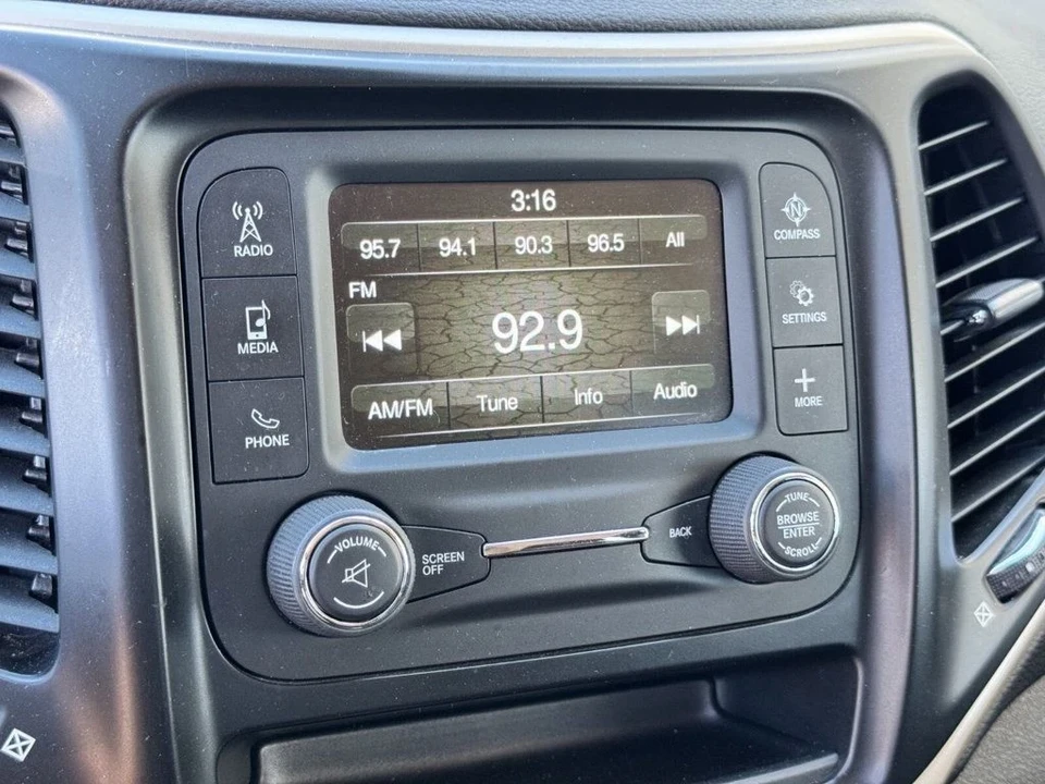 2016 Jeep KL Cherokee - Image 17 of 21