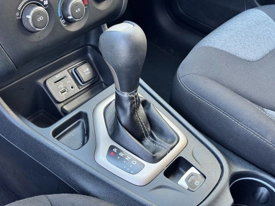2016 Jeep KL Cherokee - Image 19 of 21