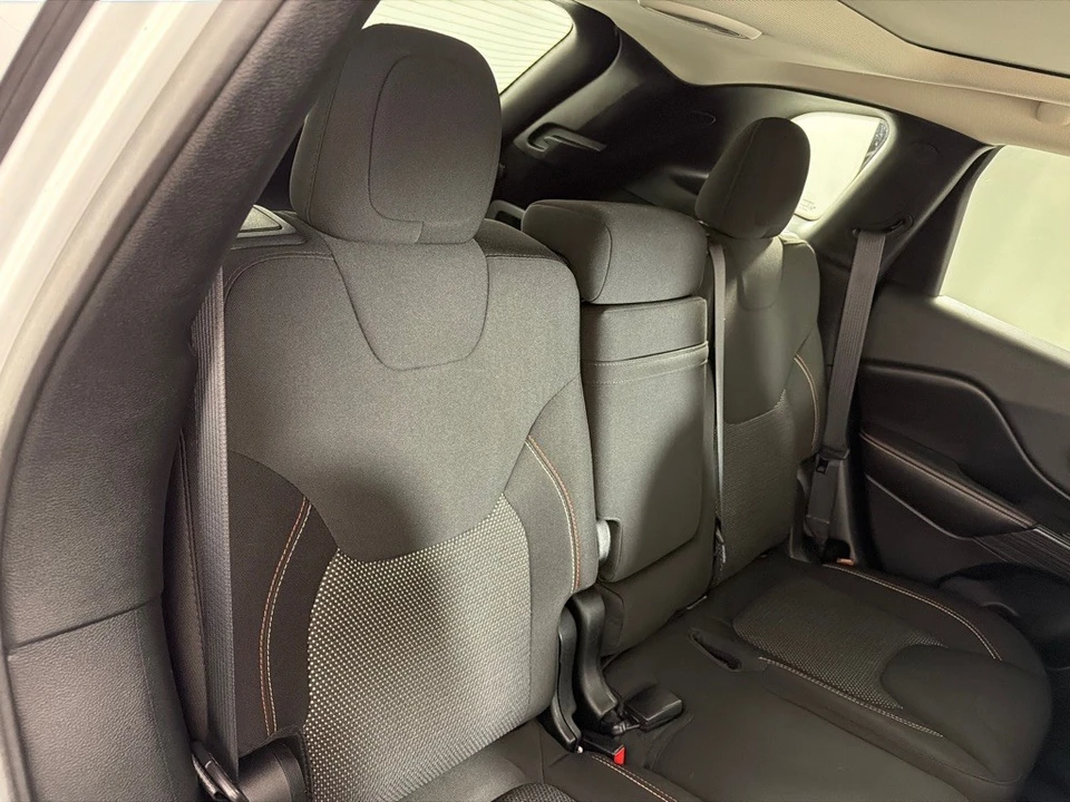2016 Jeep KL Cherokee - Image 24 of 28
