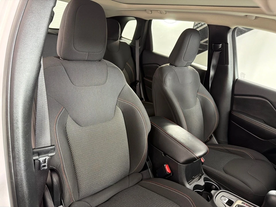 2016 Jeep KL Cherokee - Image 26 of 28