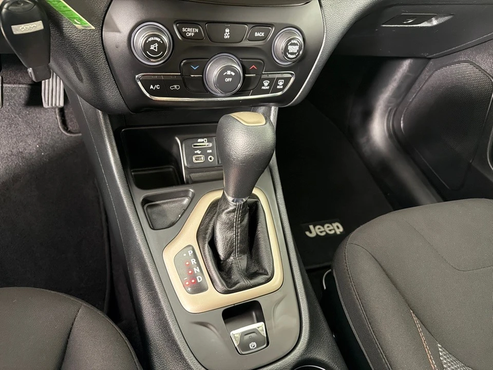 2016 Jeep KL Cherokee - Image 19 of 28