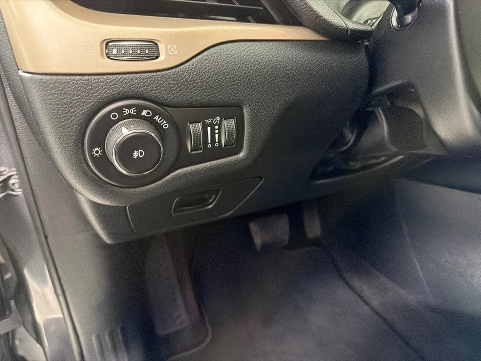 2016 Jeep KL Cherokee - Image 15 of 21