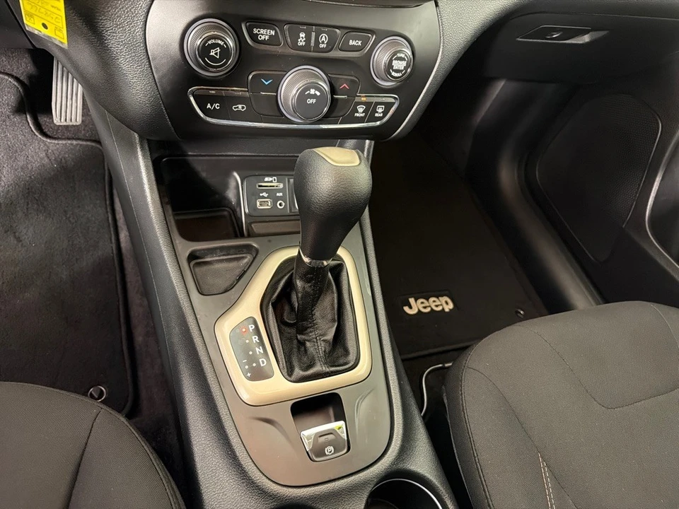 2016 Jeep KL Cherokee - Image 19 of 21
