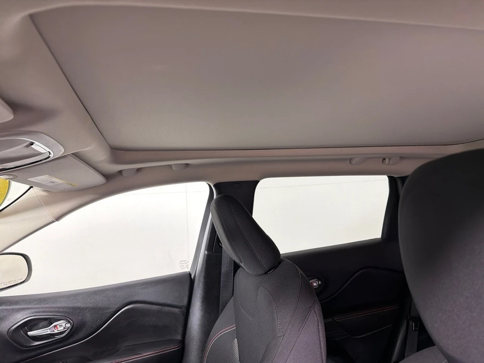 2016 Jeep KL Cherokee - Image 14 of 21