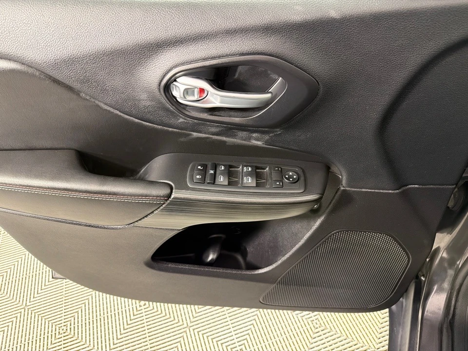 2016 Jeep KL Cherokee - Image 11 of 21