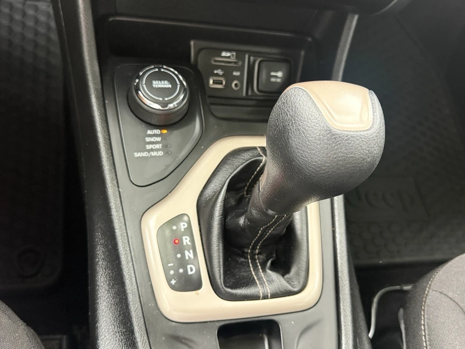 2016 Jeep KL Cherokee - Image 14 of 20