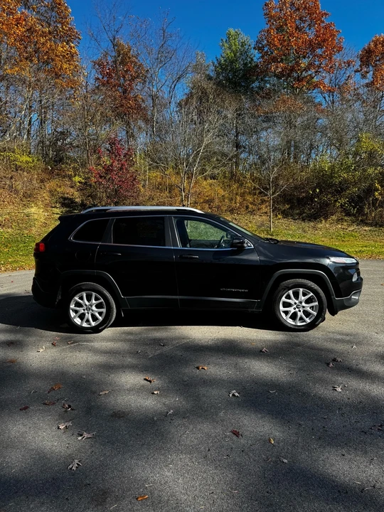 2016 Jeep KL Cherokee - Image 2 of 19