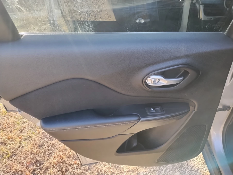 2016 Jeep KL Cherokee - Image 6 of 12