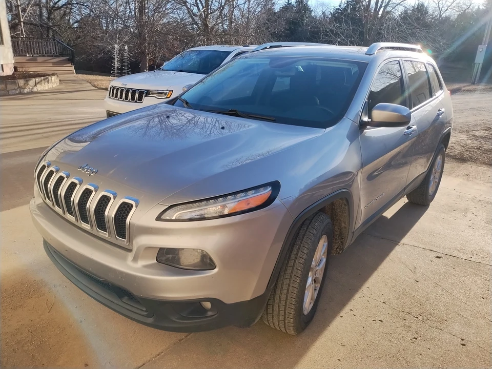 2016 Jeep KL Cherokee - Image 2 of 12