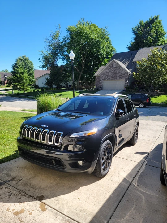 2016 Jeep KL Cherokee - Image 2 of 15