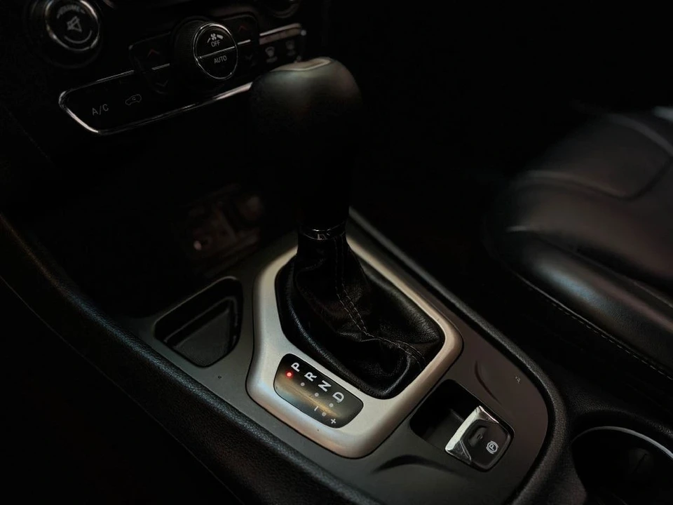 2016 Jeep KL Cherokee - Image 16 of 21