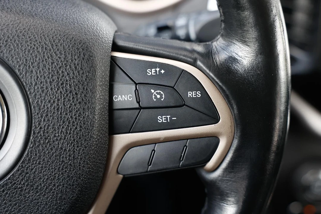 2016 Jeep KL Cherokee - Image 25 of 31