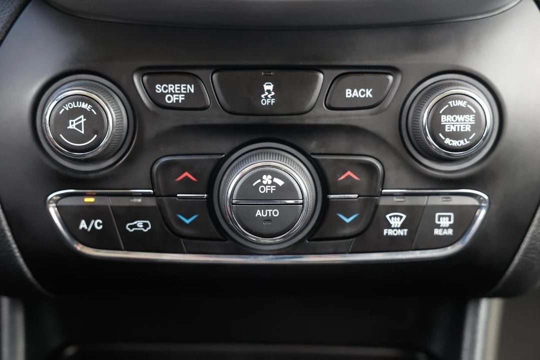 2016 Jeep KL Cherokee - Image 31 of 31