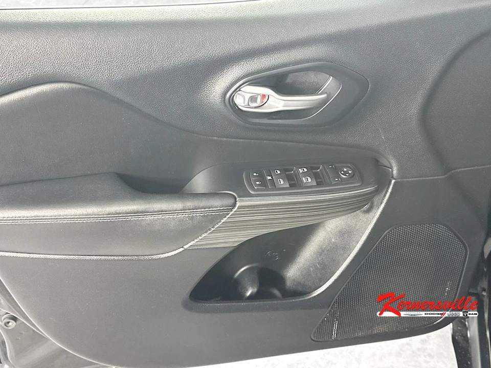 2016 Jeep KL Cherokee - Image 23 of 24