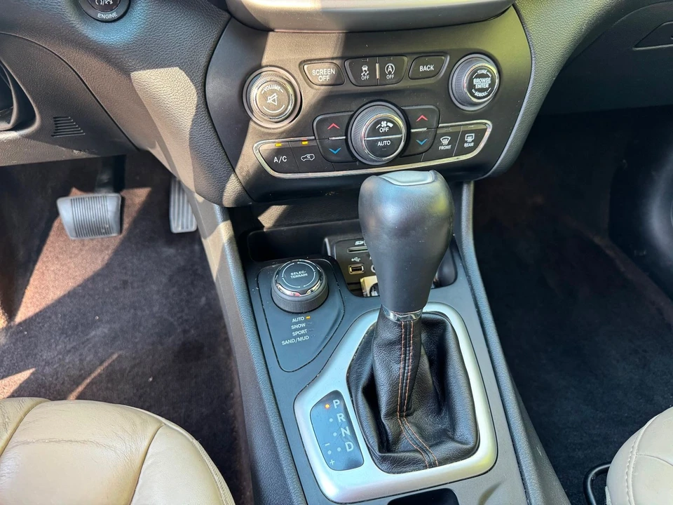 2016 Jeep KL Cherokee - Image 10 of 12