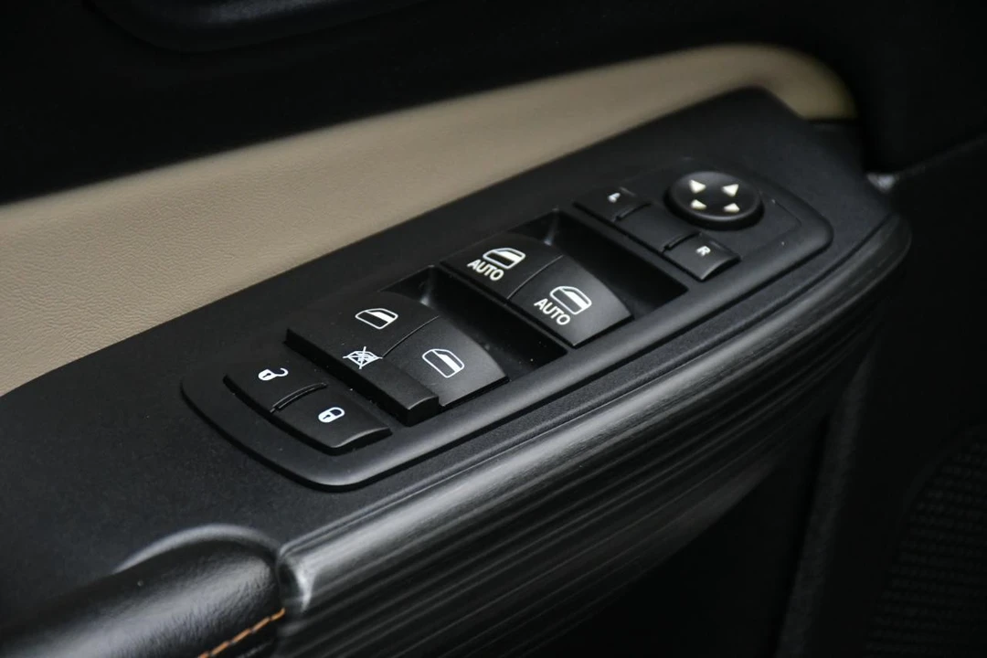 2016 Jeep KL Cherokee - Image 14 of 31