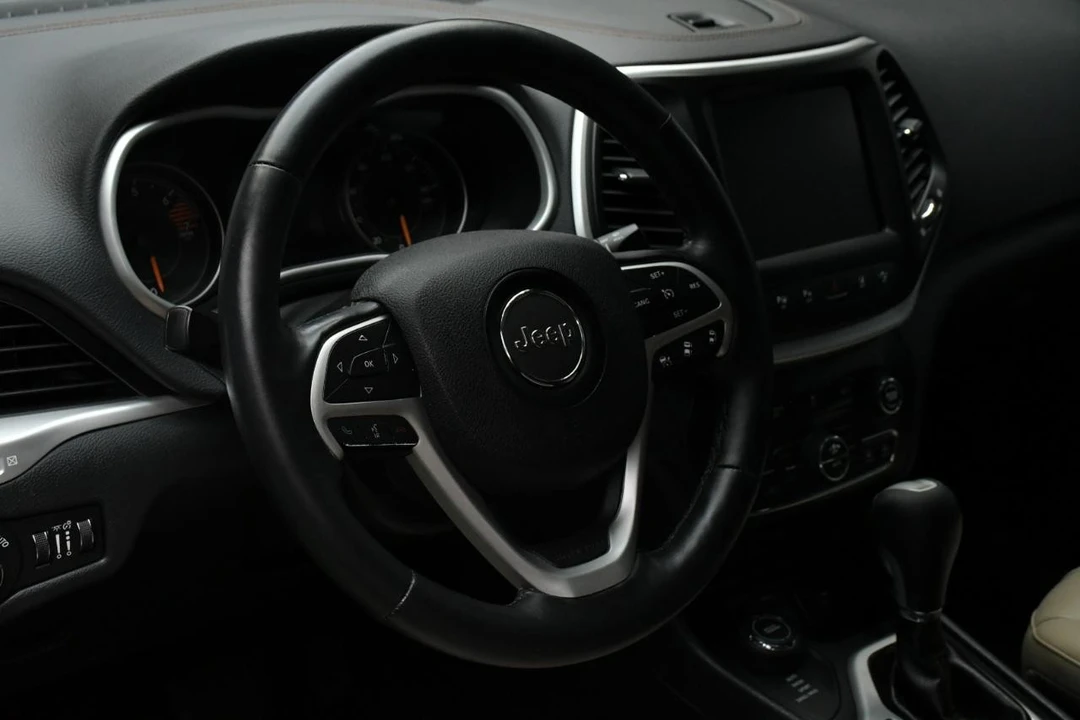 2016 Jeep KL Cherokee - Image 16 of 31