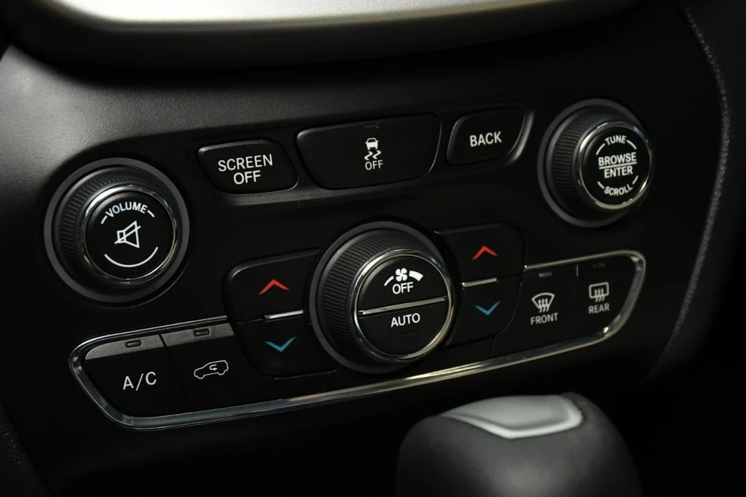 2016 Jeep KL Cherokee - Image 23 of 31