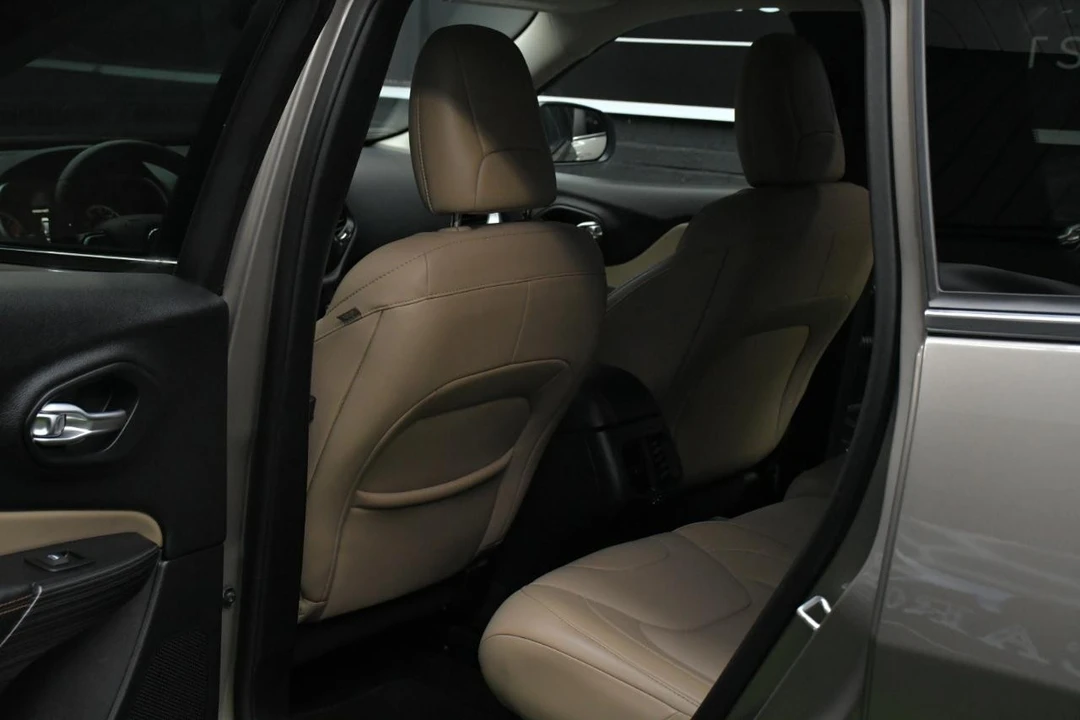 2016 Jeep KL Cherokee - Image 29 of 31