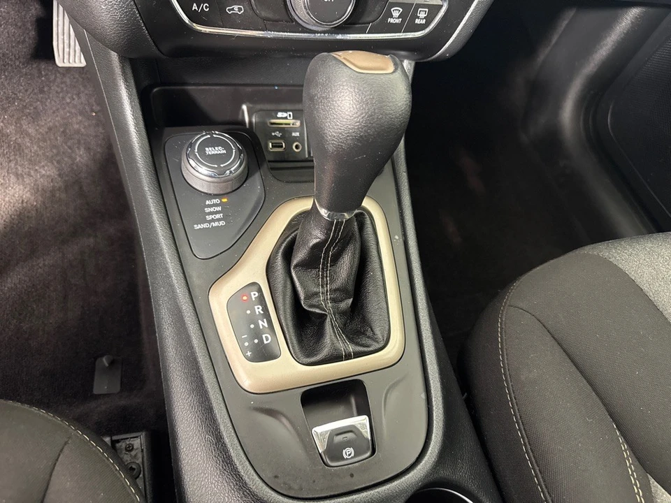 2016 Jeep KL Cherokee - Image 19 of 21