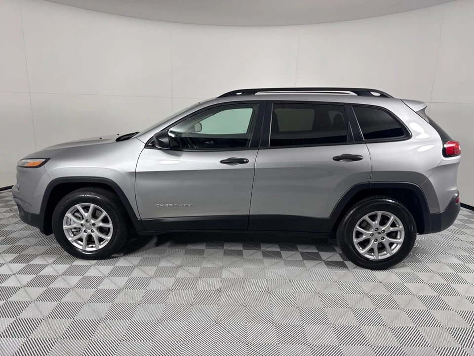 2016 Jeep KL Cherokee - Image 8 of 12