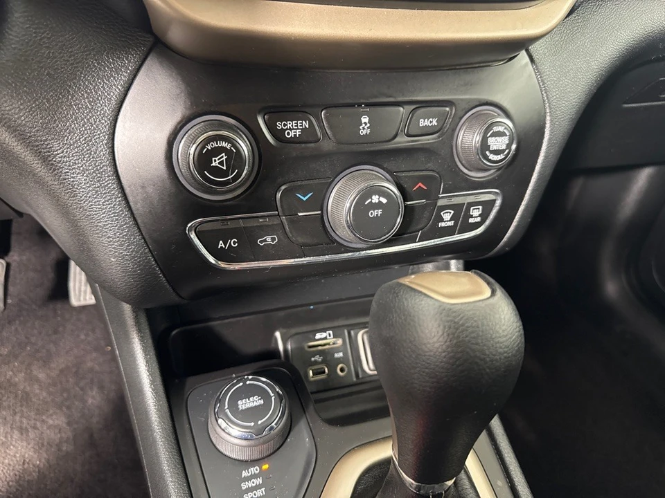 2016 Jeep KL Cherokee - Image 18 of 21