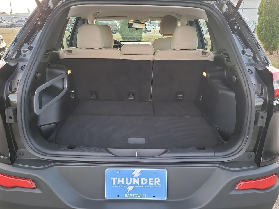 2016 Jeep KL Cherokee - Image 8 of 12