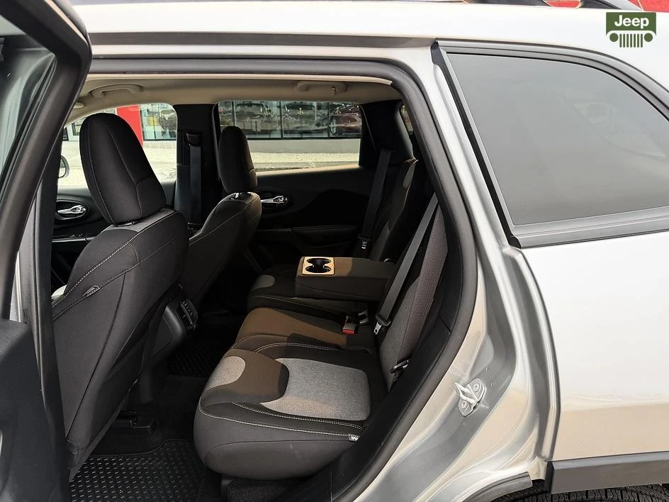 2016 Jeep KL Cherokee - Image 24 of 31
