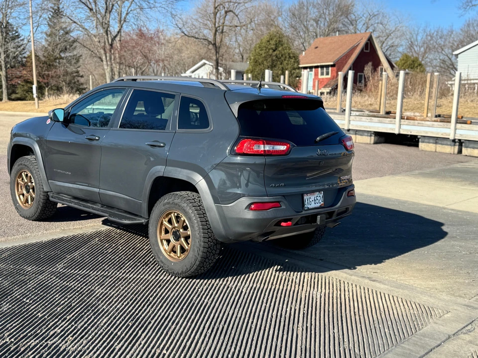 2016 Jeep KL Cherokee - Image 16 of 31
