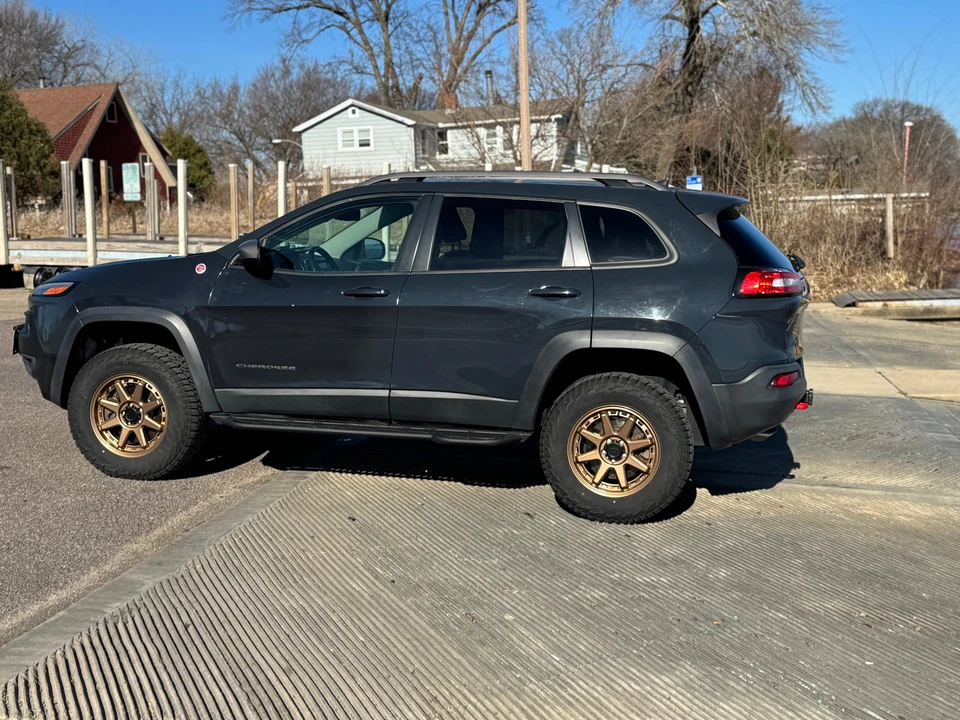 2016 Jeep KL Cherokee - Image 14 of 31