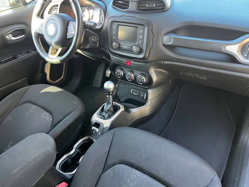 2016 Jeep Renegade - Image 2 of 11