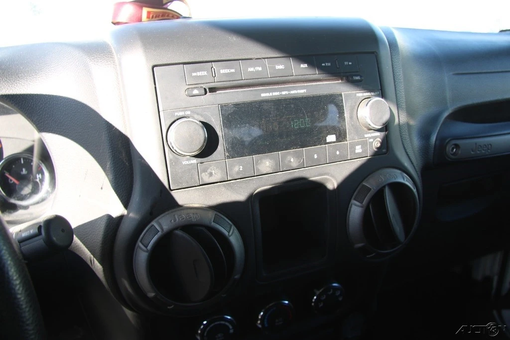 2016 Jeep JK Wrangler - Image 17 of 21