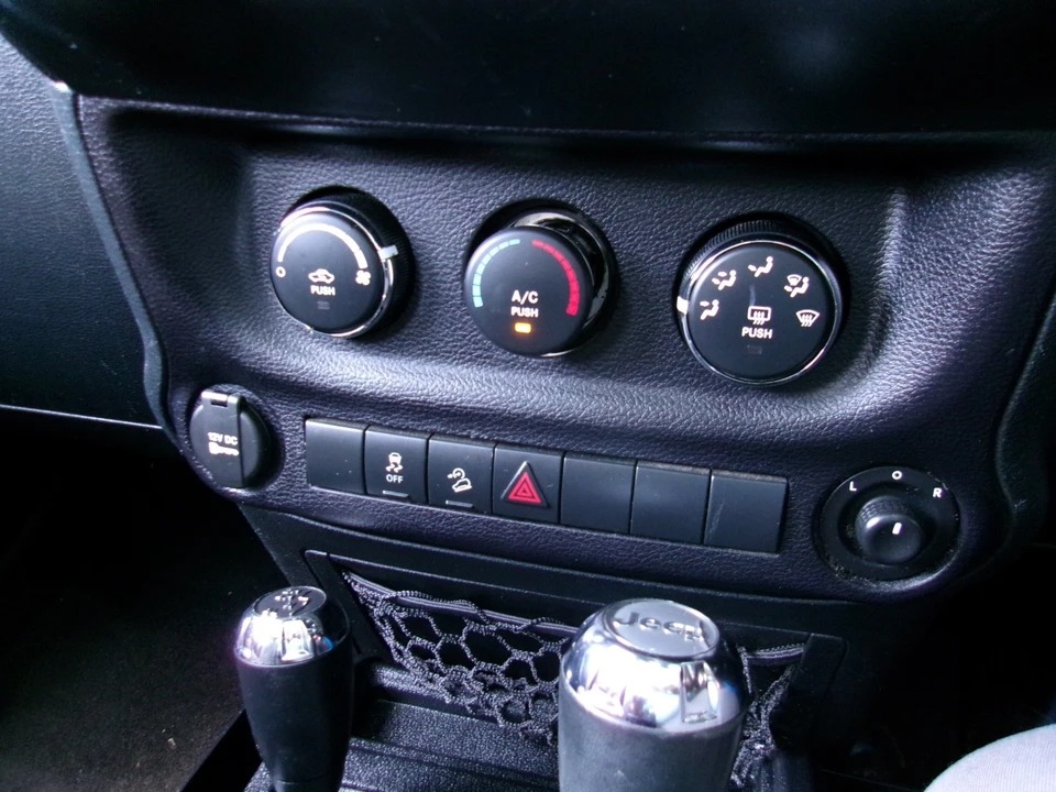 2016 Jeep JK Wrangler - Image 28 of 31