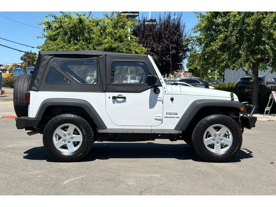 2016 Jeep JK Wrangler - Image 2 of 9