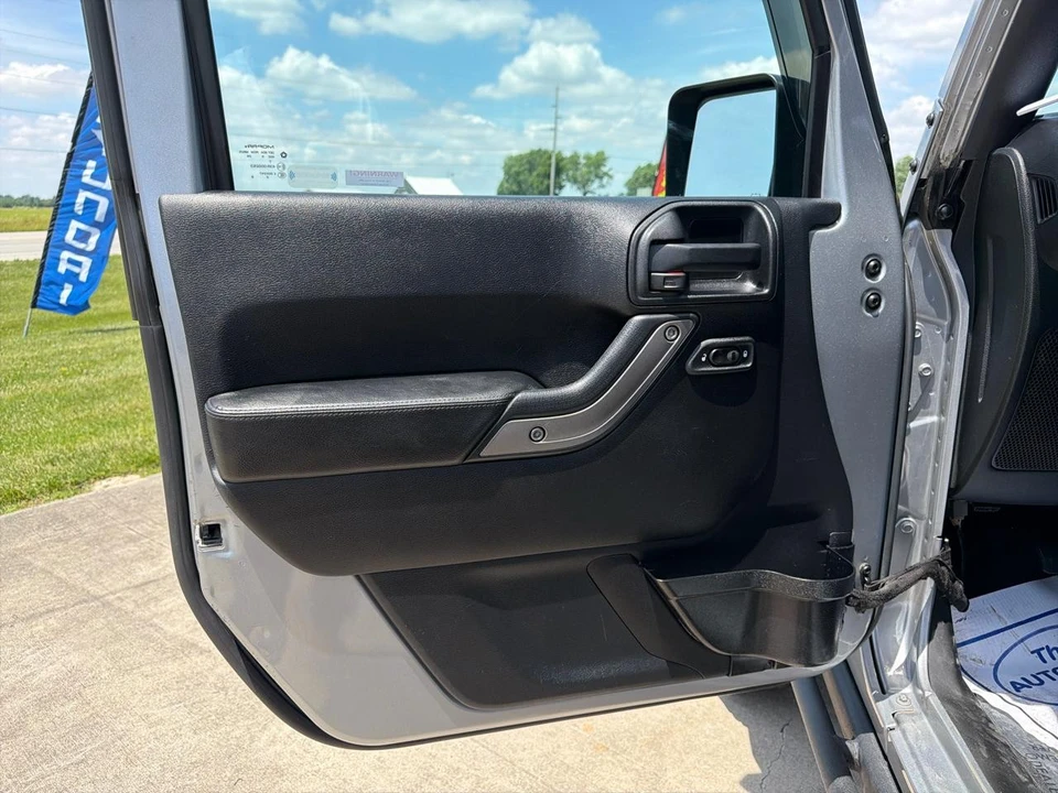 2016 Jeep - Image 19 of 31