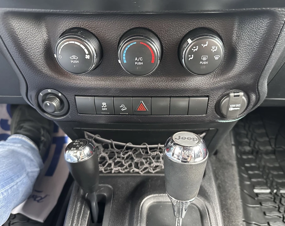 2016 Jeep - Image 25 of 28