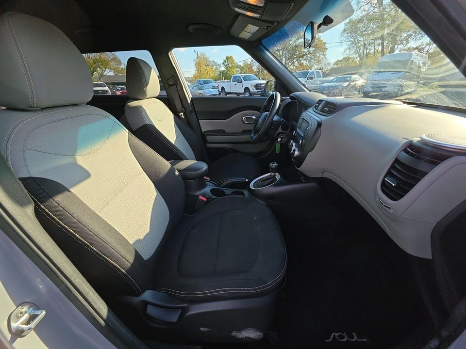 2016 Kia Soul - Image 8 of 21