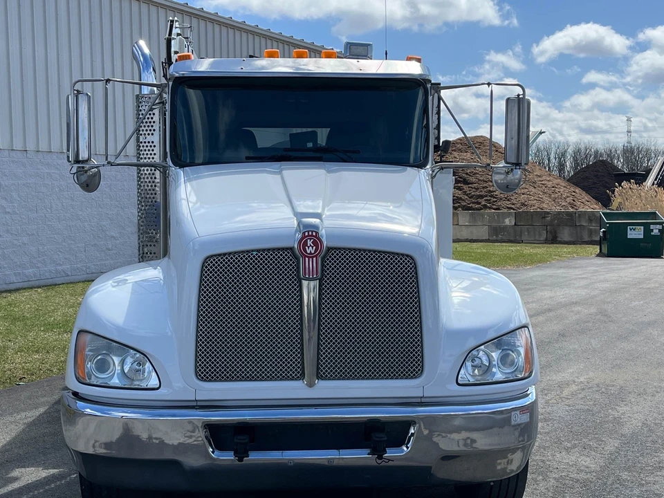 2016 Kenworth - Image 2 of 21