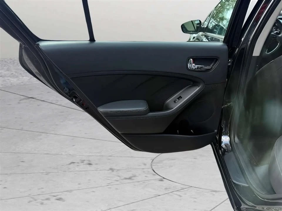 2016 Kia Forte - Image 17 of 20