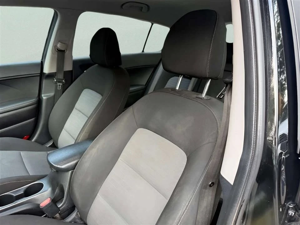 2016 Kia Forte - Image 11 of 20