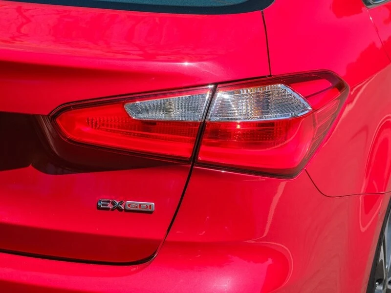 2016 Kia Forte - Image 9 of 21