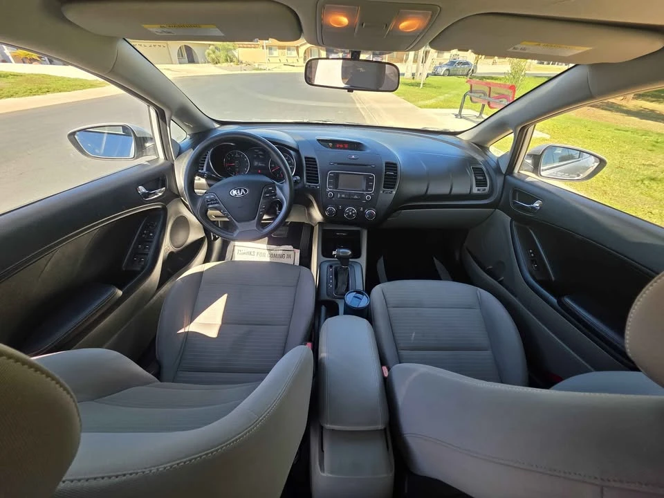 2016 Kia Forte - Image 10 of 16
