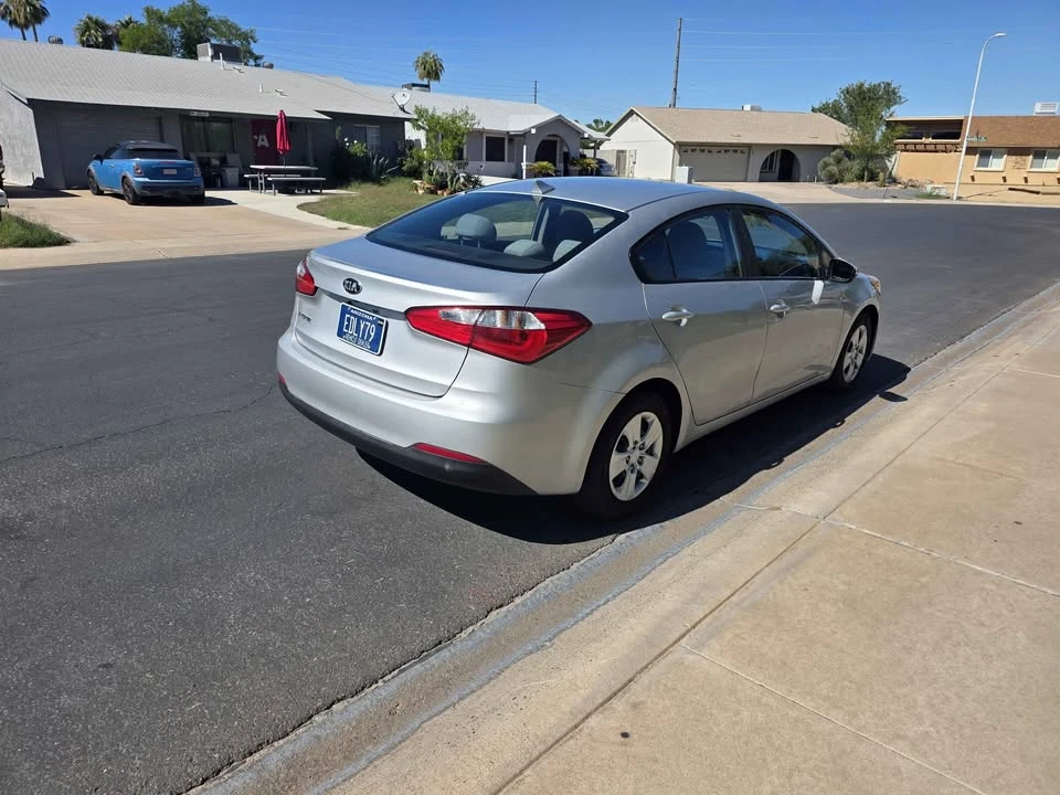 2016 Kia Forte - Image 5 of 16