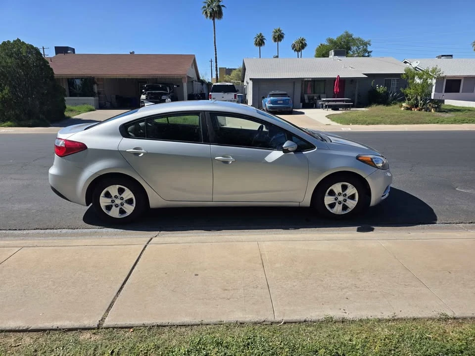 2016 Kia Forte - Image 6 of 16